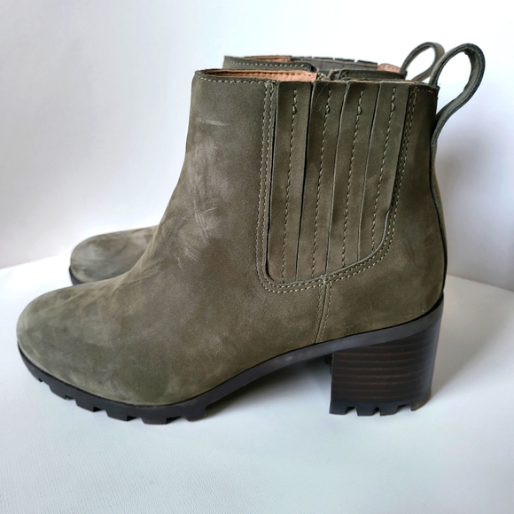 Vionic Chelsea Boots - Picture 3 of 7